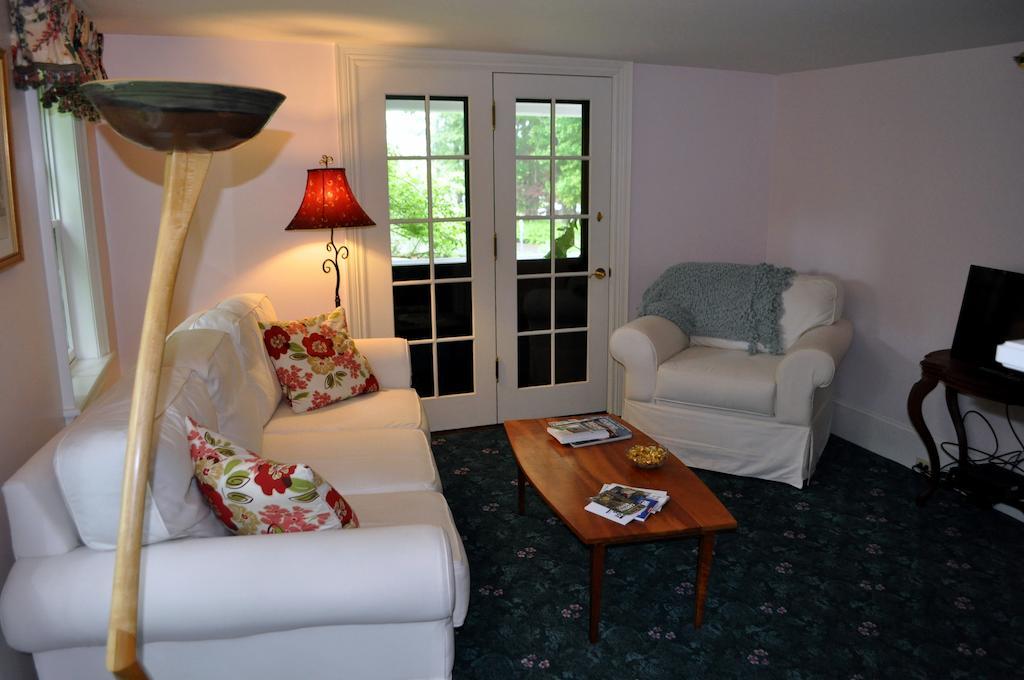 Stone Throw Cottage Inn Bar Harbor Exterior photo