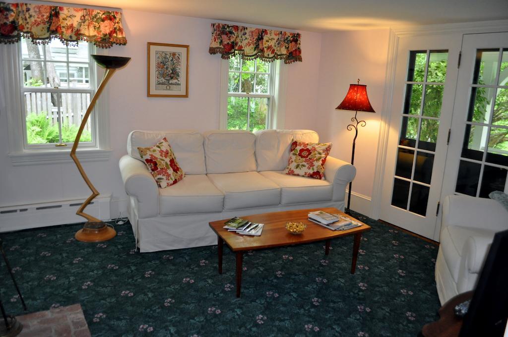 Stone Throw Cottage Inn Bar Harbor Exterior photo